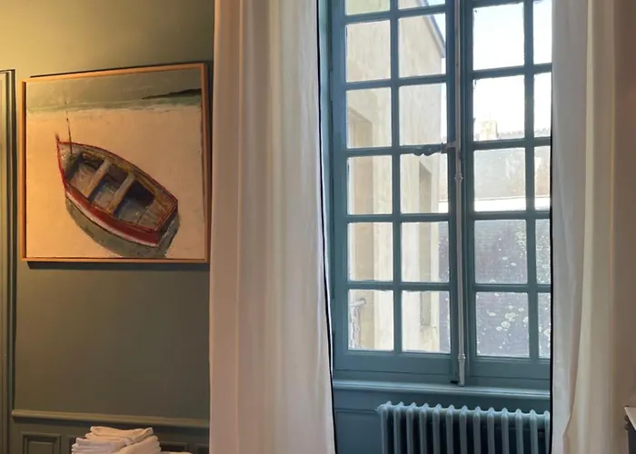 Le Murier De לינה וארוחת בוקר